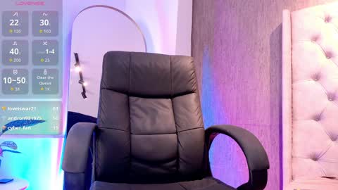 leohard_ online show from April 11, 5:35 pm