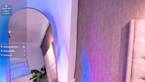 leohard_ online show from April 13, 4:32 pm