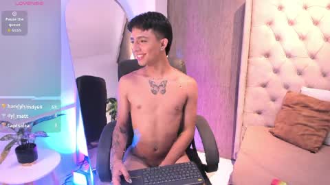 leohard_ online show from April 15, 3:41 pm