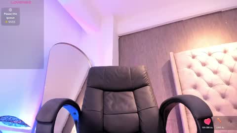 leohard_ online show from April 17, 3:19 pm