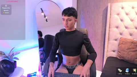 leohard_ online show from April 27, 9:47 pm