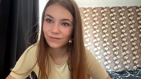 Lina online show from August 4, 9:17 am