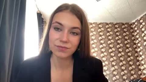 Lina online show from August 4, 11:29 am
