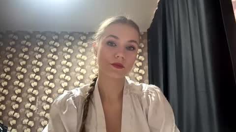 Lina online show from August 9, 10:05 am