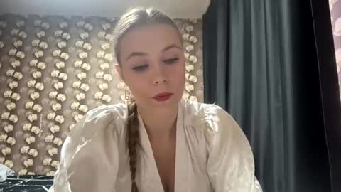 Lina online show from August 9, 11:11 am