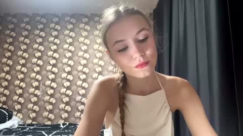 Lina online show from August 9, 1:23 pm
