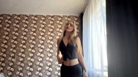 Lina online show from August 12, 9:11 am