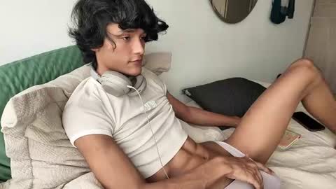 little lion 100 likes 3 online show from July 29, 10:17 pm