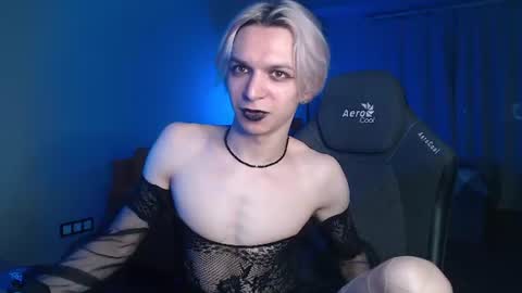 Leon online show from July 5, 9:40 pm