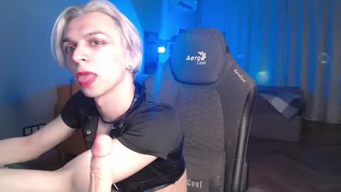 Leon online show from July 30, 8:04 pm