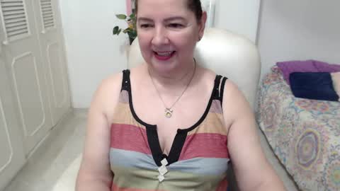leonela   online show from August 15, 12:25 am