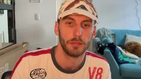 Leon online show from July 4, 1:57 pm