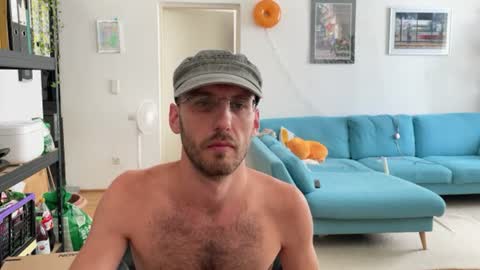 Leon online show from August 13, 9:23 am