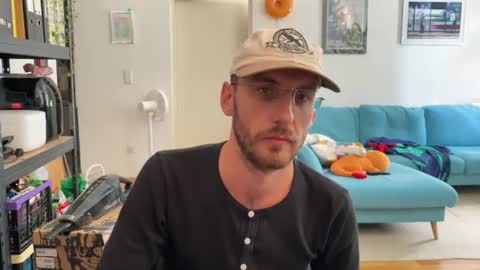 Leon online show from August 20, 8:53 am