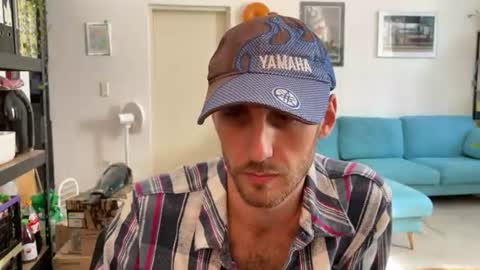 Leon online show from August 21, 7:47 am