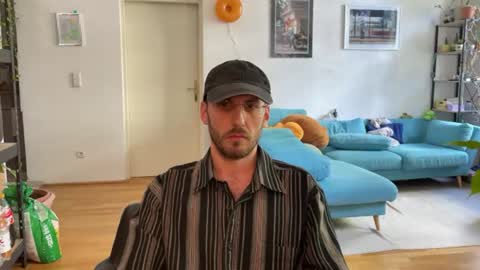 Leon online show from September 1, 1:01 pm