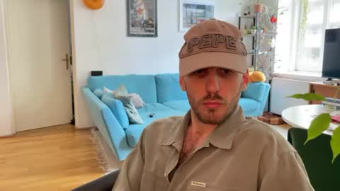 Leon online show from September 7, 1:28 pm