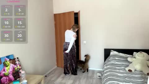 Hello everyone Im Lora Its my first day Were going to have fun together online show from March 20, 6:27 am