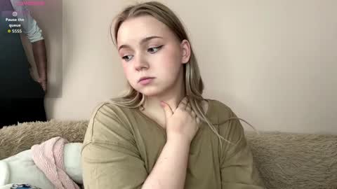 Hello everyone Im Lora Its my first day Were going to have fun together online show from March 27, 10:19 am