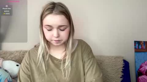 Hello everyone Im Lora Its my first day Were going to have fun together online show from March 27, 11:25 am