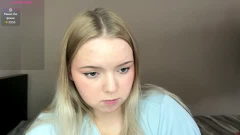 Hello everyone Im Lora Its my first day Were going to have fun together online show from March 28, 11:28 am