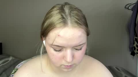 Hello everyone Im Lora Its my first day Were going to have fun together online show from March 29, 11:51 am