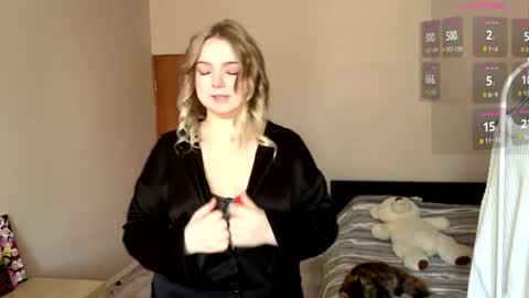 Hello everyone Im Lora Its my first day Were going to have fun together online show from March 30, 8:50 am
