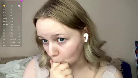 Hello everyone Im Lora Its my first day Were going to have fun together online show from March 31, 9:17 am