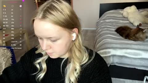 Hello everyone Im Lora Its my first day Were going to have fun together online show from March 31, 10:23 am