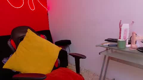leotease online show from July 25, 9:41 pm