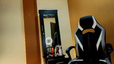 leotease online show from August 5, 2:53 am