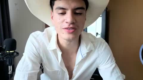 leotease online show from August 6, 7:35 pm