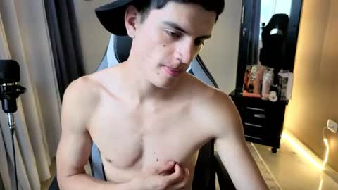 leotease online show from August 11, 6:10 pm