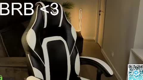 Leslie online show from August 4, 3:14 am