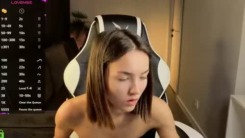 Leslie online show from August 5, 1:03 am