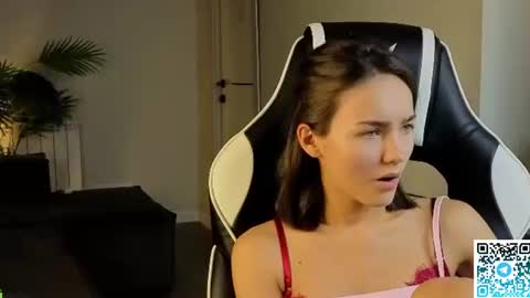 Leslie online show from August 12, 7:43 am