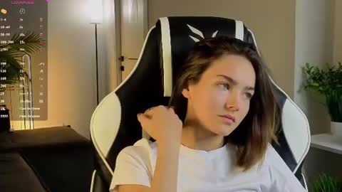 Leslie online show from August 14, 1:09 am