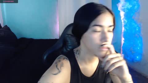 leslie  online show from April 8, 7:55 pm