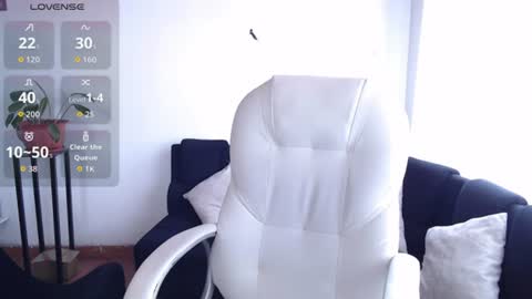leslie  online show from August 16, 7:18 pm