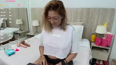 Lesly Santodomingo online show from September 3, 4:32 pm