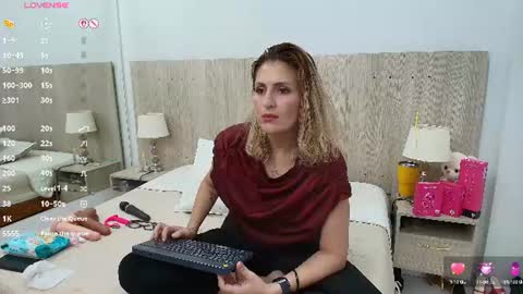 Lesly Santodomingo online show from September 8, 8:27 pm
