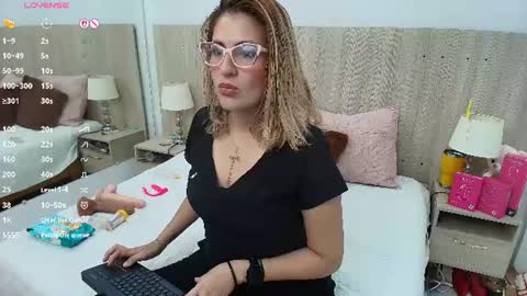 Lesly Santodomingo online show from September 10, 1:10 pm