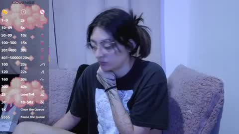 lessliee online show from August 1, 9:48 am