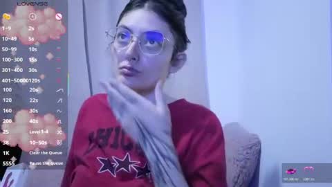 lessliee online show from August 12, 3:53 am