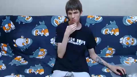 lester_broo online show from August 5, 10:19 pm