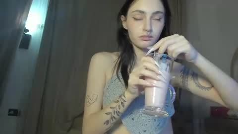 lesyaliss online show from August 12, 2:03 am