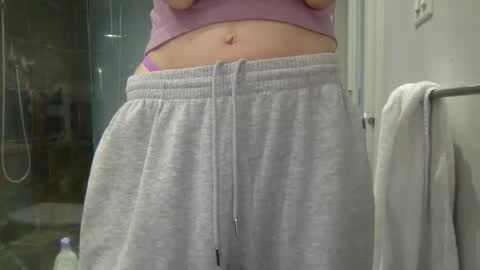strawberrywatermelonpink22 online show from March 24, 8:03 pm