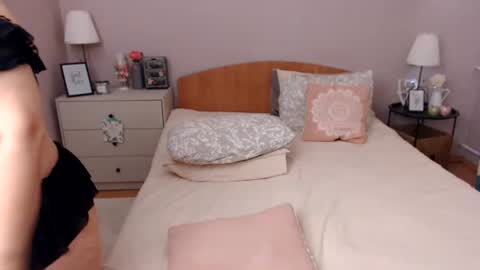 Mary online show from August 3, 1:29 pm
