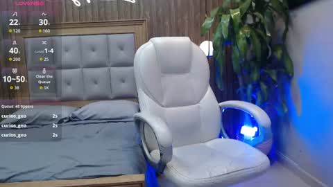 Levi Mackie online show from August 8, 2:00 am