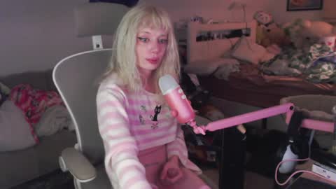 lewdy booty online show from May 1, 5:00 am